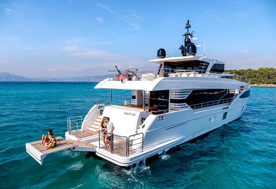 LEGACY 32m Gulf Craft Majesty 104 Superyacht